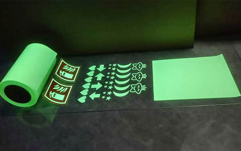 Reflective Sheeting Manufacturer | High-Quality Reflective Vehicle Decals and Traffic Signage Solutions | Comprehensive Technical Support