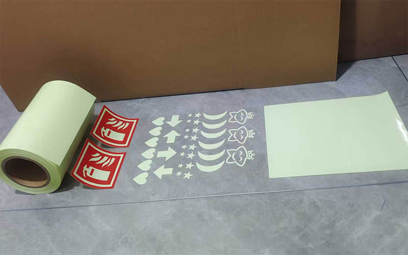 Reflective Sheeting Manufacturer | High-Quality Reflective Vehicle Decals and Traffic Signage Solutions | Comprehensive Technical Support