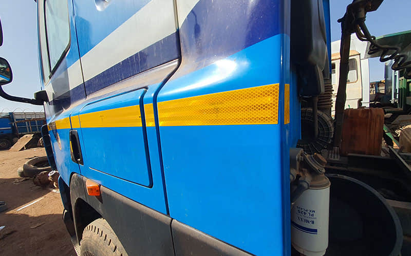 Reflection sticker with diamond grade micro-prismatic structures