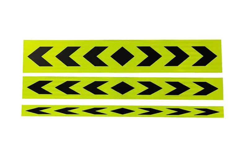 Reflection Sticker with Black Arrow Direction for Saudi Arabia